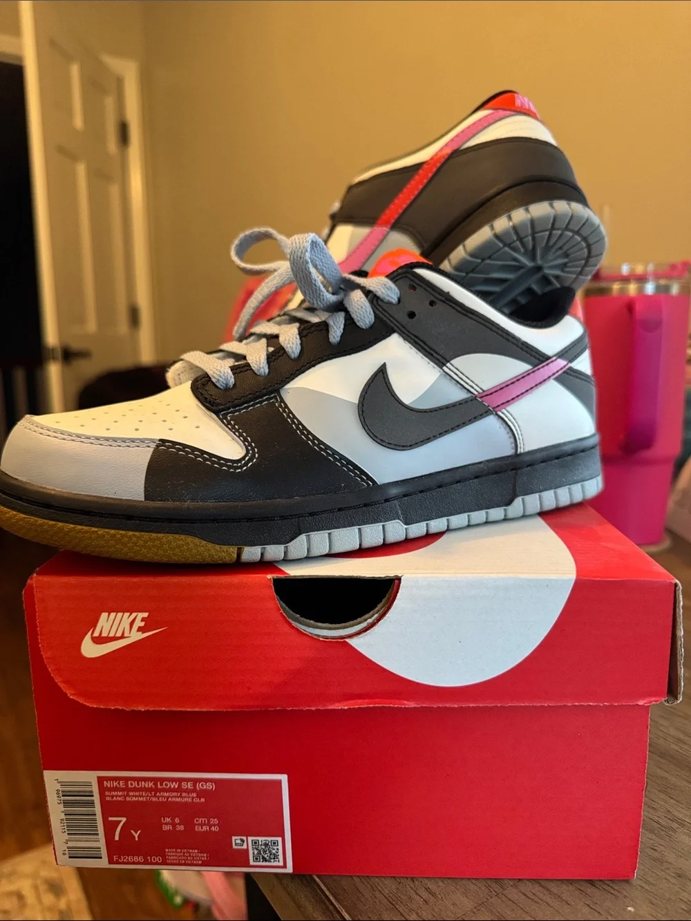 Nike Dunk Low SE (GS) Size 7Y